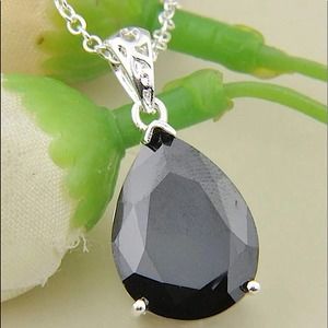 Beautiful Sterling Silver BLACK ONYX WATER DROP PENDANT NECKLACE.  So pretty!